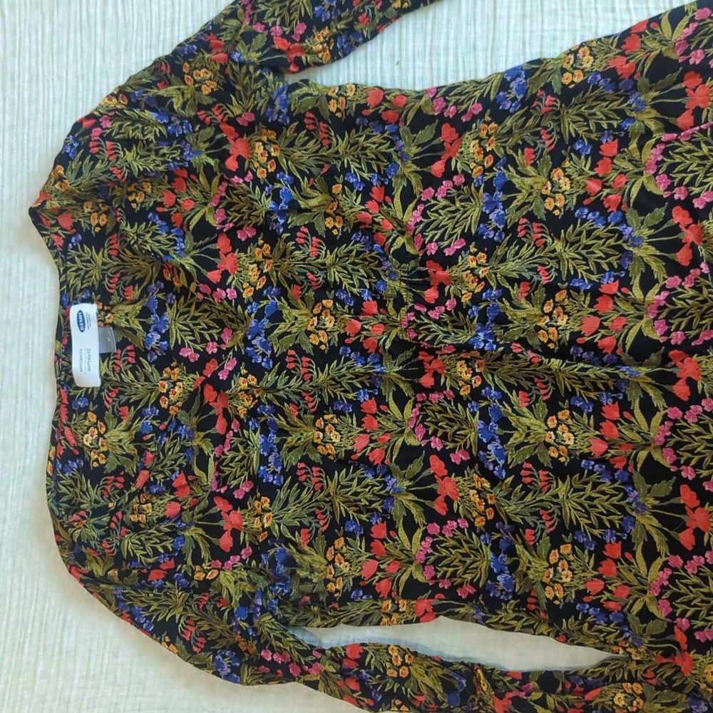Old Navy long sleeve floral maternity top